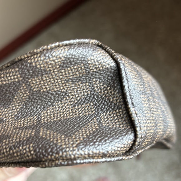 Michael Kors small crossbody signature bag in brown with gold tone hardware EUC - Picture 6 of 12